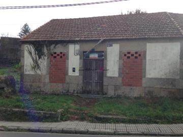 CASA CON TERRENO EN RIBEIRA