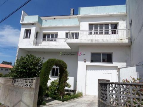 VENTA DE CASA CON TERRENO Y VISTAS EN LA AMEIXIDA