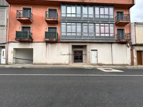 2 LOCALES COMERCIALES EN CARREIRA