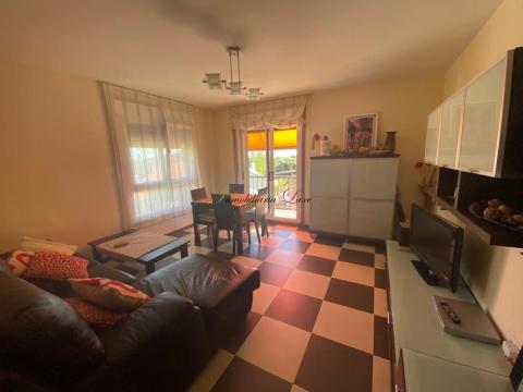 Apartamento con balcón muy luminoso